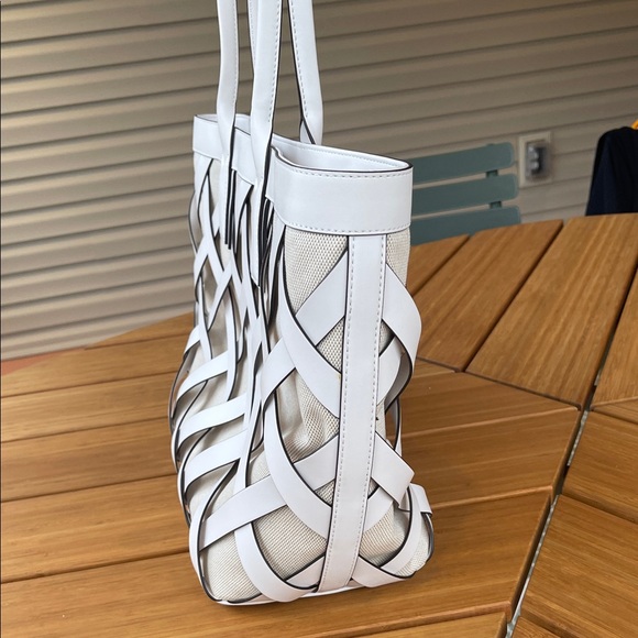 Michael Kors Sienna White Woven Large Tote - Picture 6 of 11